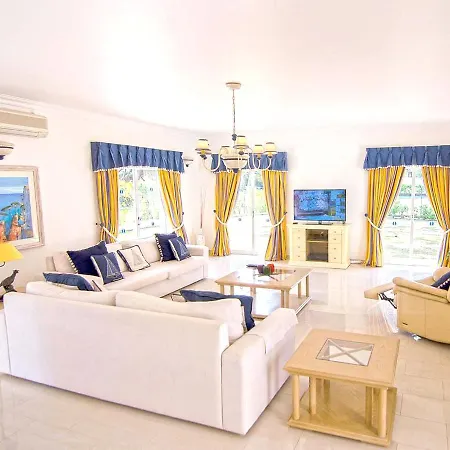 With 7 Bedrooms In With Private Pool Enclosed Garden And Wifi 2 Km From The Beach Villa