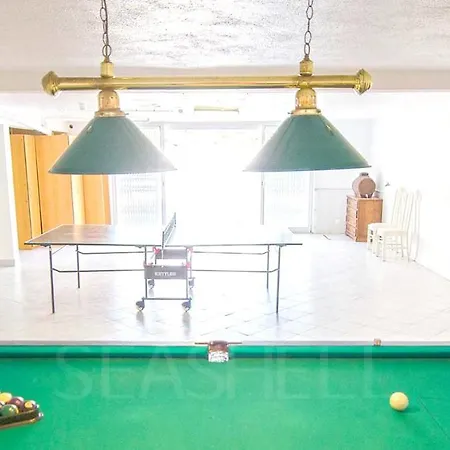 With 7 Bedrooms In With Private Pool Enclosed Garden And Wifi 2 Km From The Beach Villa *