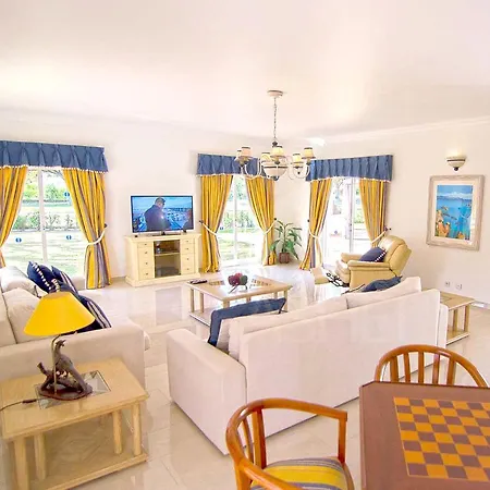 Βίλα With 7 Bedrooms In With Private Pool Enclosed Garden And Wifi 2 Km From The Beach *