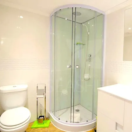 With 7 Bedrooms In With Private Pool Enclosed Garden And Wifi 2 Km From The Beach Βίλα Quarteira