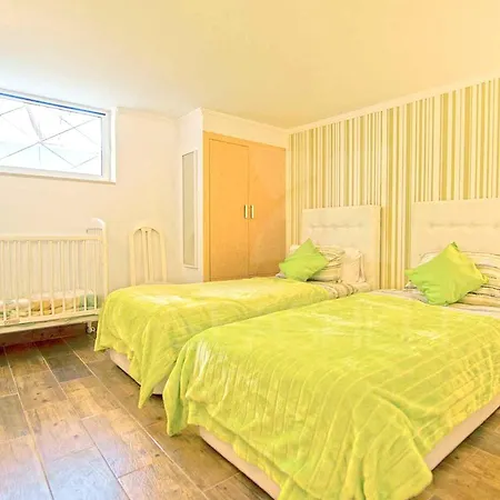 With 7 Bedrooms In With Private Pool Enclosed Garden And Wifi 2 Km From The Beach * Quarteira
