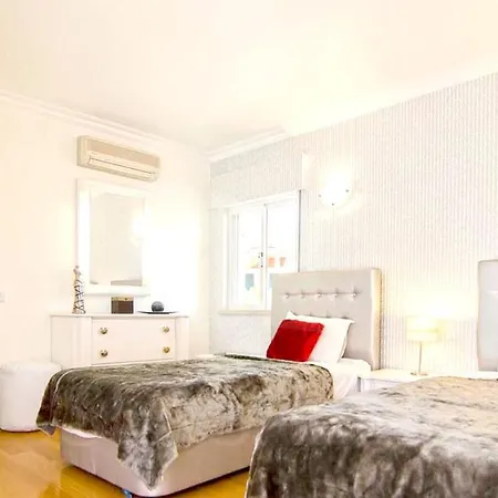 Βίλα With 7 Bedrooms In With Private Pool Enclosed Garden And Wifi 2 Km From The Beach Quarteira