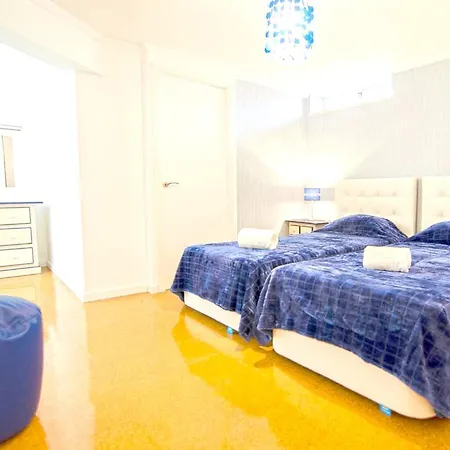 Βίλα With 7 Bedrooms In With Private Pool Enclosed Garden And Wifi 2 Km From The Beach *
